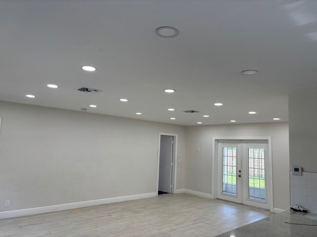 Photo - 240 NE 57th St