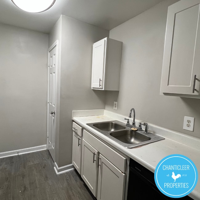 Building Photo - 1041 W Barton St Unit S