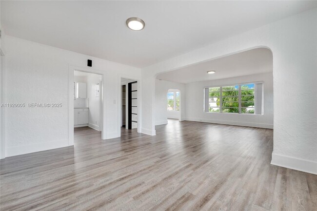 Photo - 1736 SW 9th St Unidad 1738