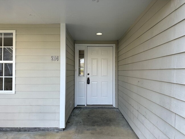 Photo - 204 Grandford Pl