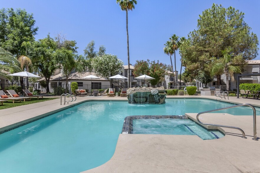 Dive into luxury at Boulders at Lookout Mountain's pool oasis, complete with a stunning fountain and palm tree backdrop