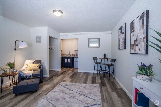 Studio, 1BA - 275SF