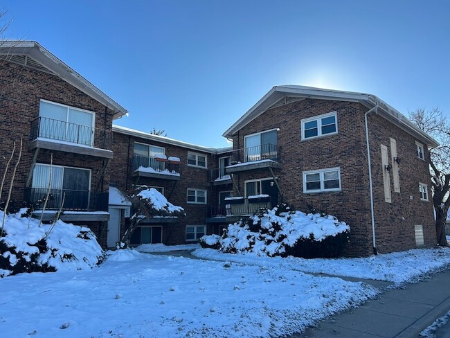 Building Photo - 4545 Prescott Ave Unit 103