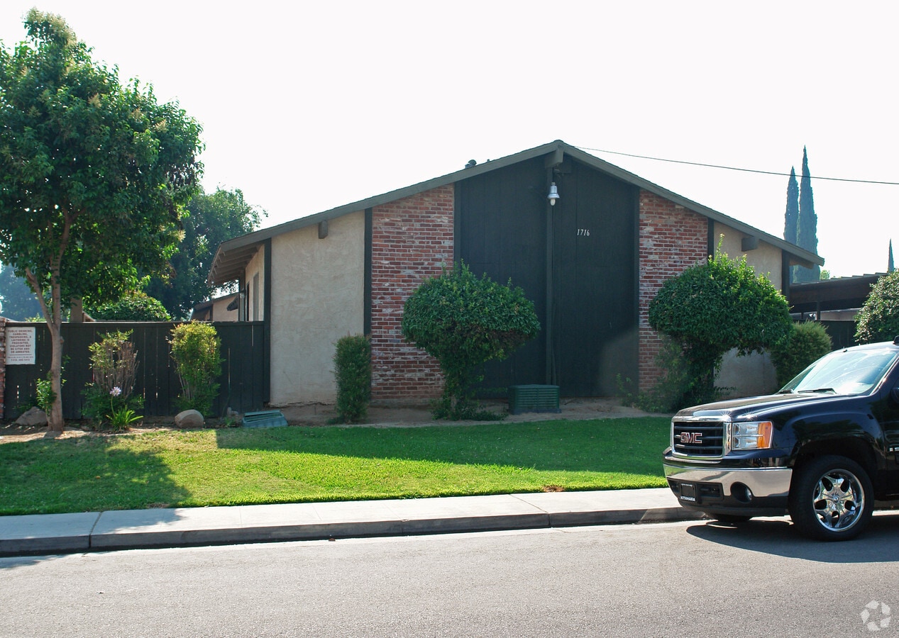 Photo - Brooks Villa Apartments