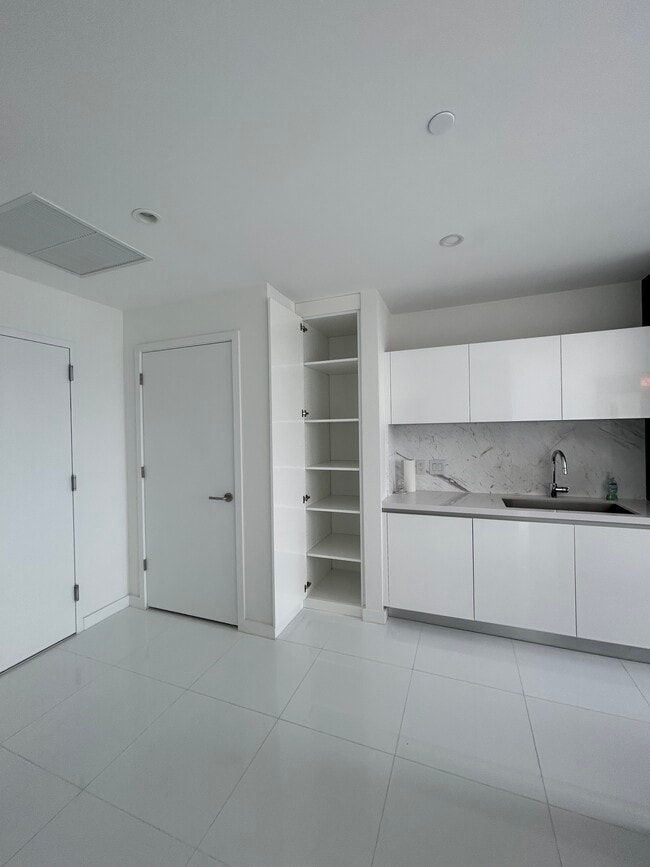 Photo - 851 NE 1st Ave Unit 4302