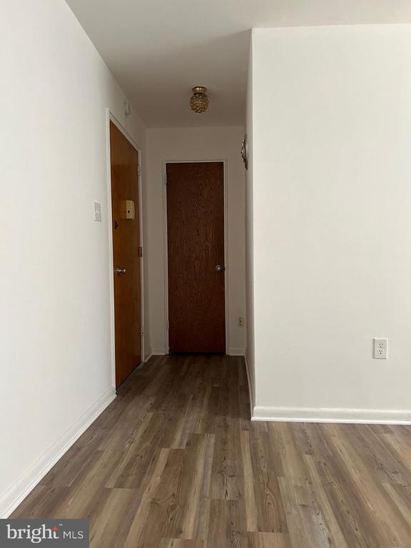 Building Photo - 650 Brooke Rd Unit B13