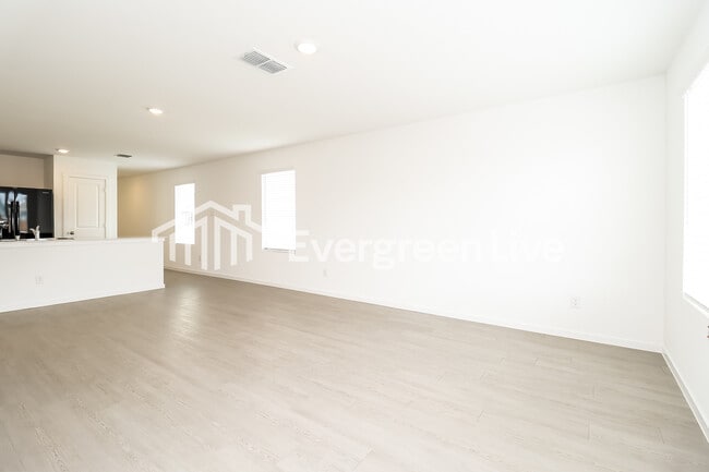 Photo - 240 Sycamore Pl