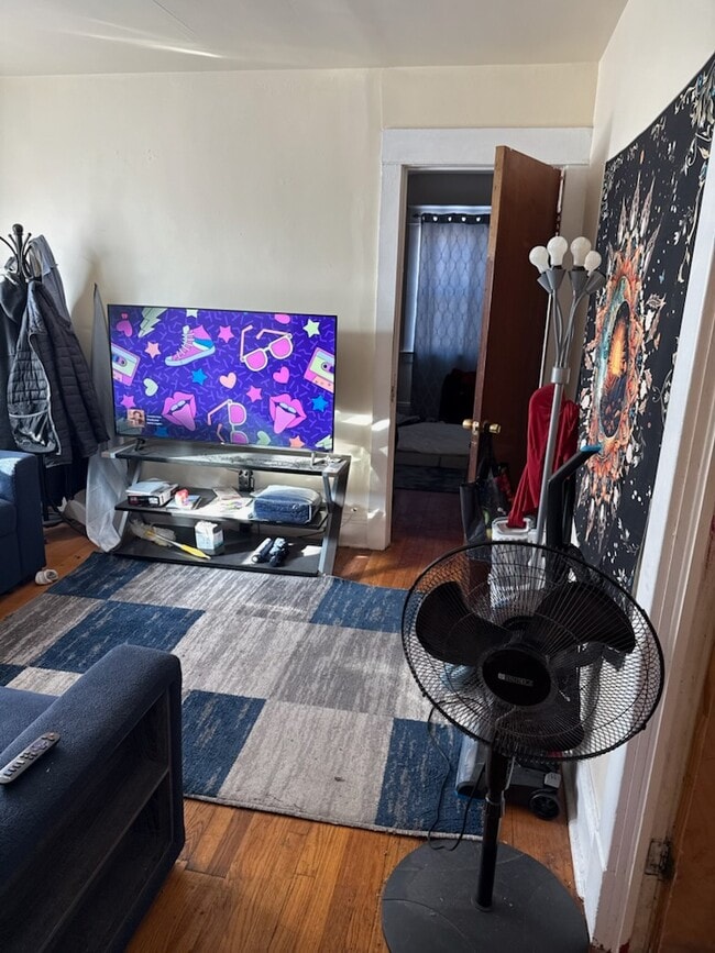 Photo - 84 Hollywood Ave Unit 2nd Floor