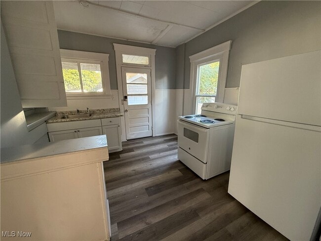 Photo - 204 Broad Ave NW