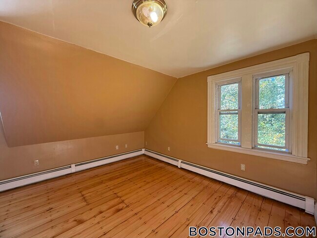 Photo - 547 Talbot Ave