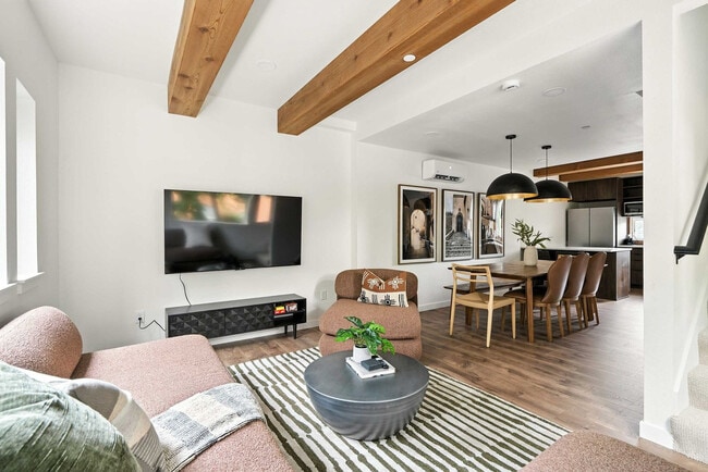 Building Photo - 925 NE 23rd Ave Unit ID1309878P Rental
