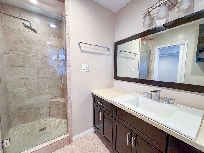 Photo - 3Bd 2Ba House in Hawthorne w/backyard 2 car garage