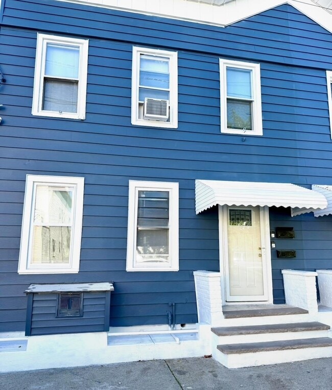 Photo - 46 W 9th St