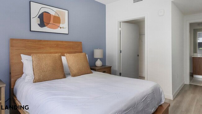 3830 NW 11th St Unit 1-207