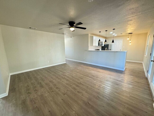 Photo - 1001 Ronstan Dr