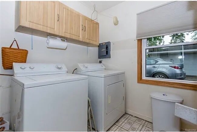 Photo - 7252 Fenton St