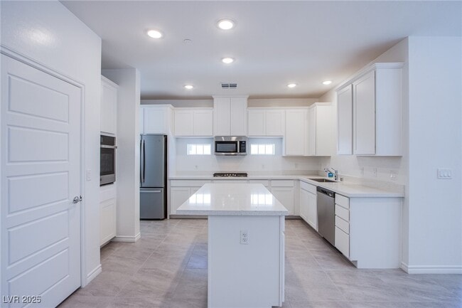Building Photo - 2555 Hampton Rd Unit 11201 Rental