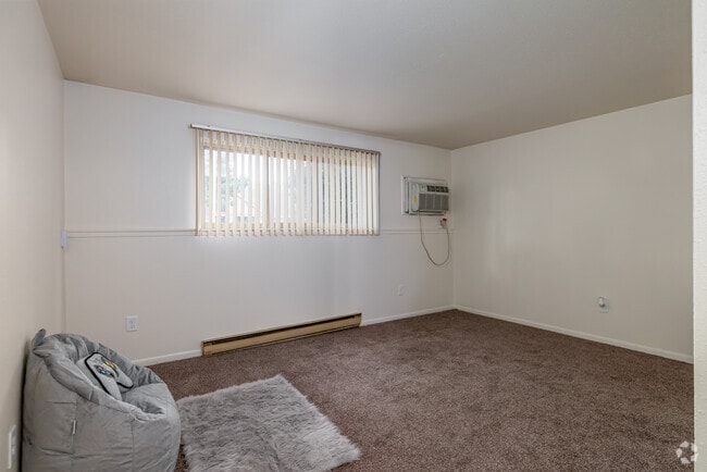 1BR, 1BA - 500SF - Living Room - Walden Woods Apartments