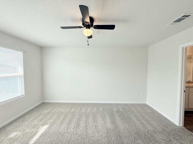 Photo - 4-Bedroom Home - Woodlands