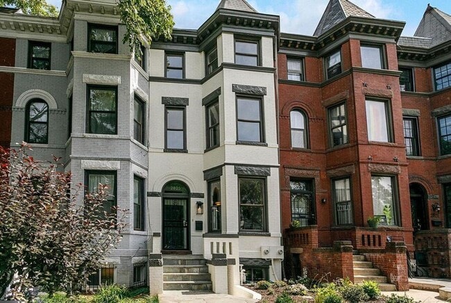 2825 13th St NW Unit B
