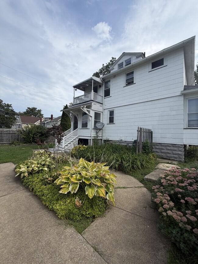 2160 Alger Rd