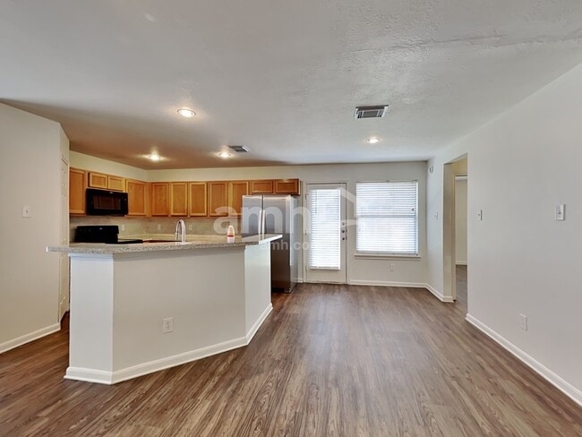 Photo - 2207 Shady Pine Dr