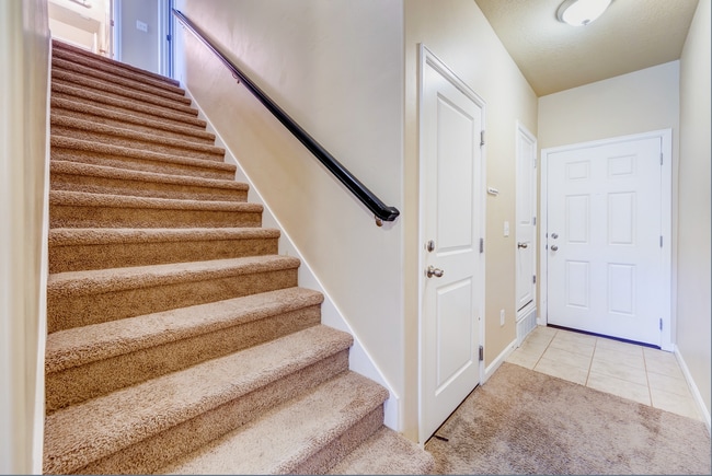 4299 N Cresthaven Ln