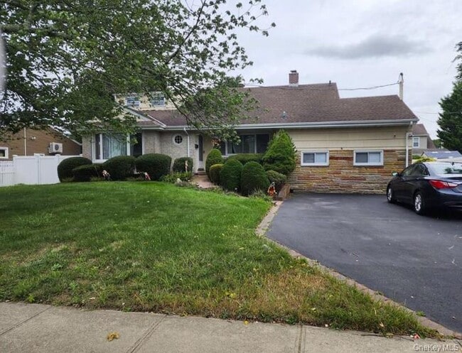 Building Photo - 67 Unqua Rd