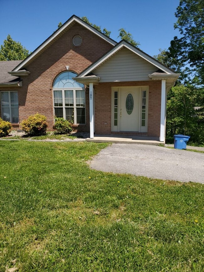 Building Photo - 197&amp;199 Scottie Drive Unit 197 Scottie Drive