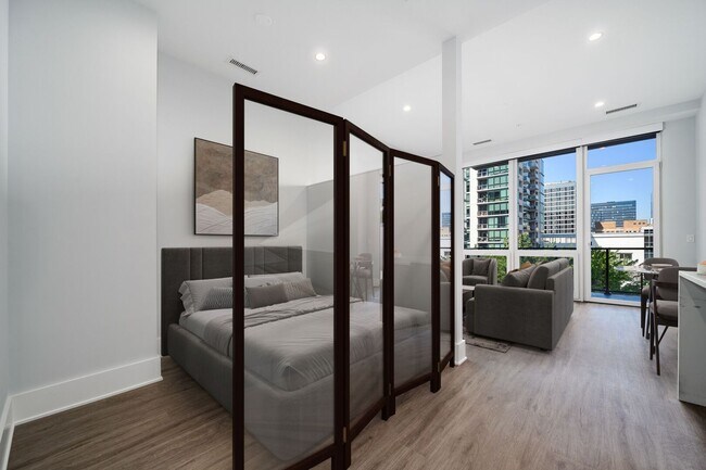 Photo - 812 W Adams St