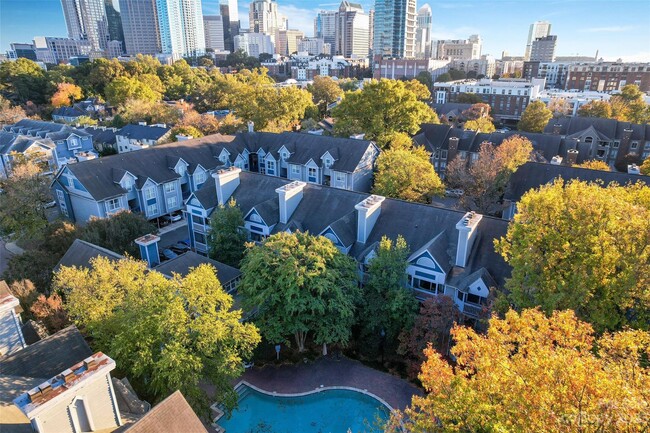 Building Photo - 513 N Graham St Unit 2F