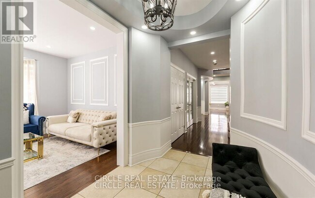 Photo - 2 Learmont Ave