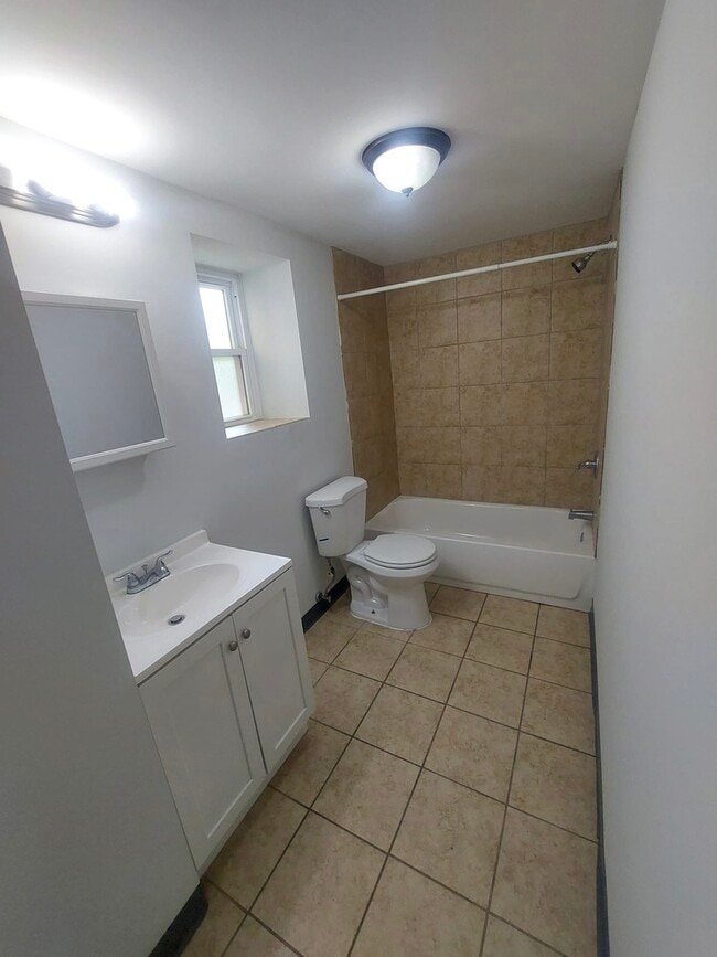 Photo - 4038 W Dickens Ave Unit G