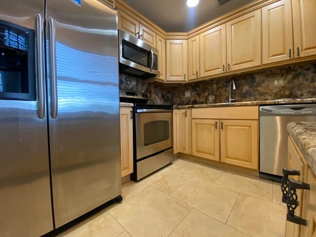 Photo - 843 Flanders S