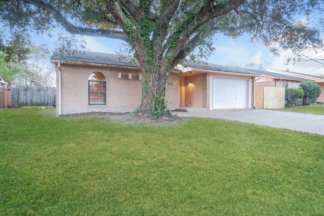 Building Photo - 5211 Parkridge Dr