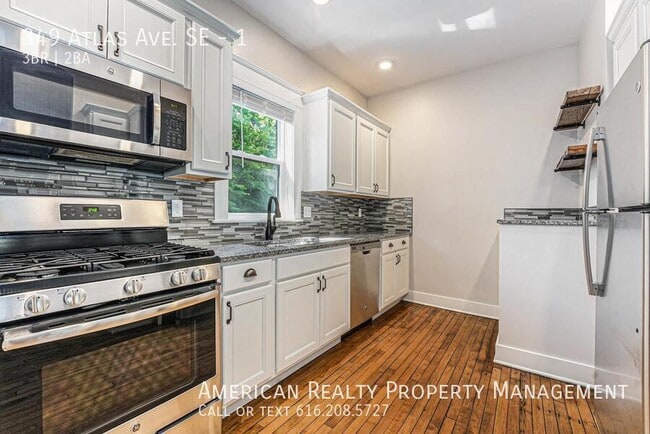 Photo - 349 Atlas Ave SE Unidad 1