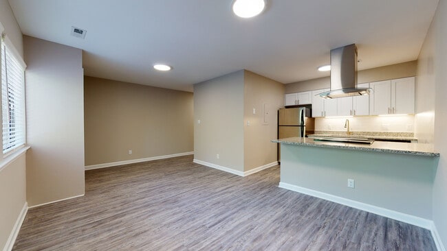 Photo - 3116 Hillsborough