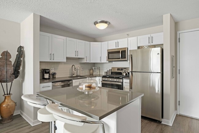 Photo - 590 N State St