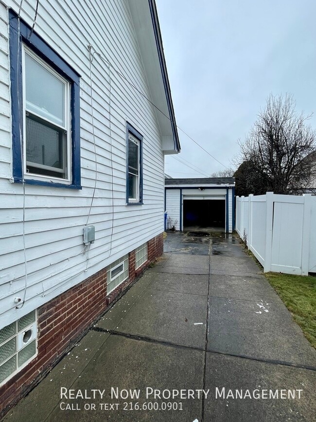 Photo - 19411 Muskoka Ave