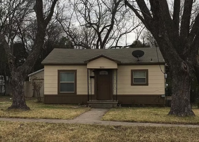 Photo - 1611 W Ave C House