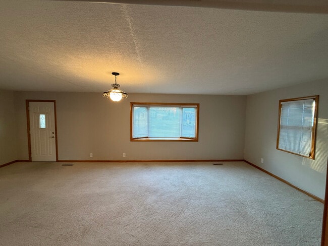 Photo - 710 W 8th St