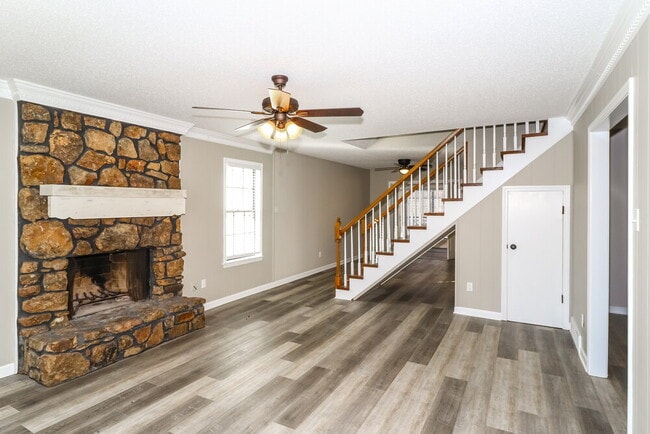 Photo - 6070 Halstead St