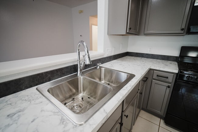 Photo - 810 Faircrest Dr