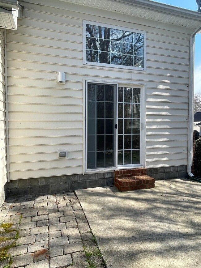 Photo - 1201 Rustads Cir