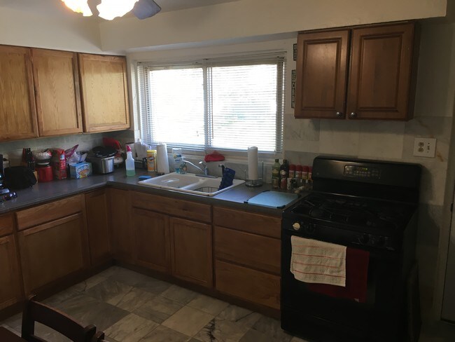 Photo - 1435 Hervey Ave