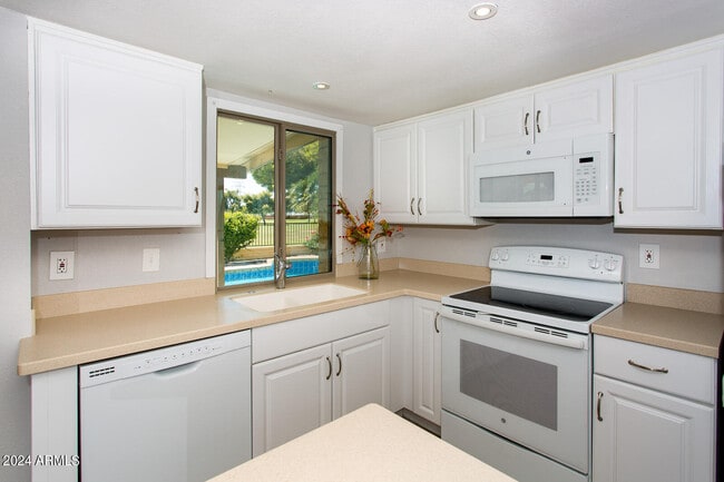 Building Photo - 7232 S La Rosa Dr Rental