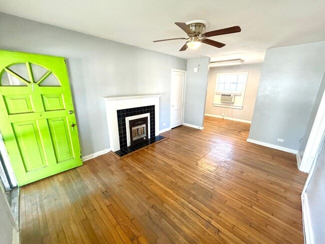 425 Maverick St Unit 7
