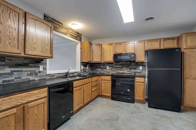 Photo - 101 Pinewood Dr