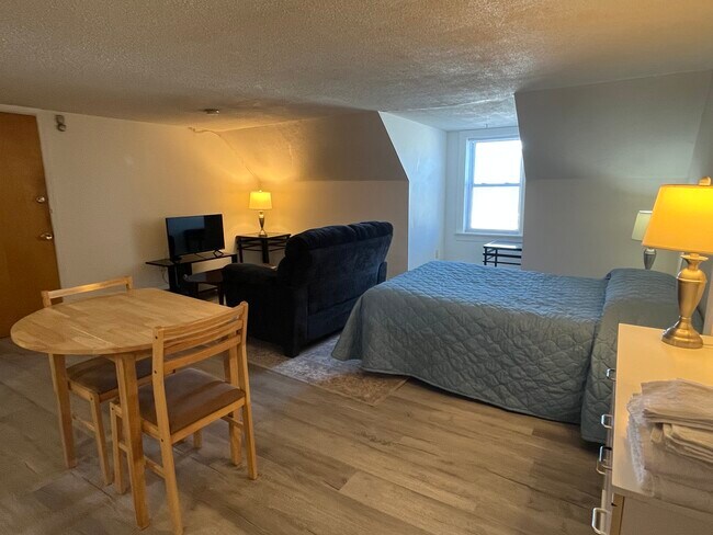 Photo - 2-15 Winn Park