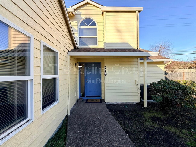 Photo - 719 SW Backcourt Pl